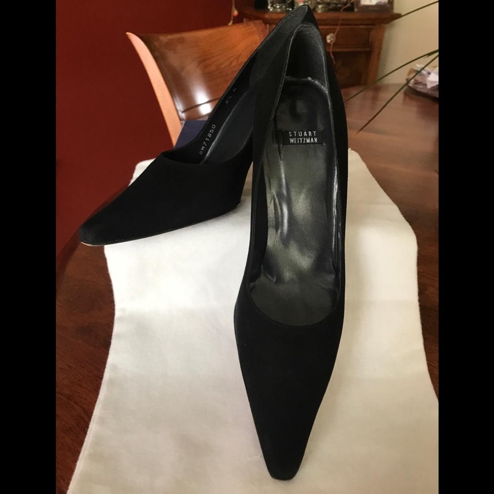 Killer Stuart Weitzman black suede pumps !!!